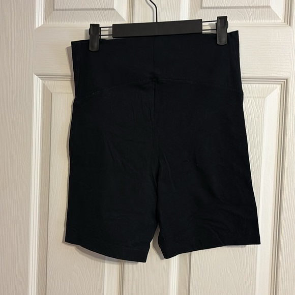 Old Navy Maternity Shorts - Picture 2 of 4